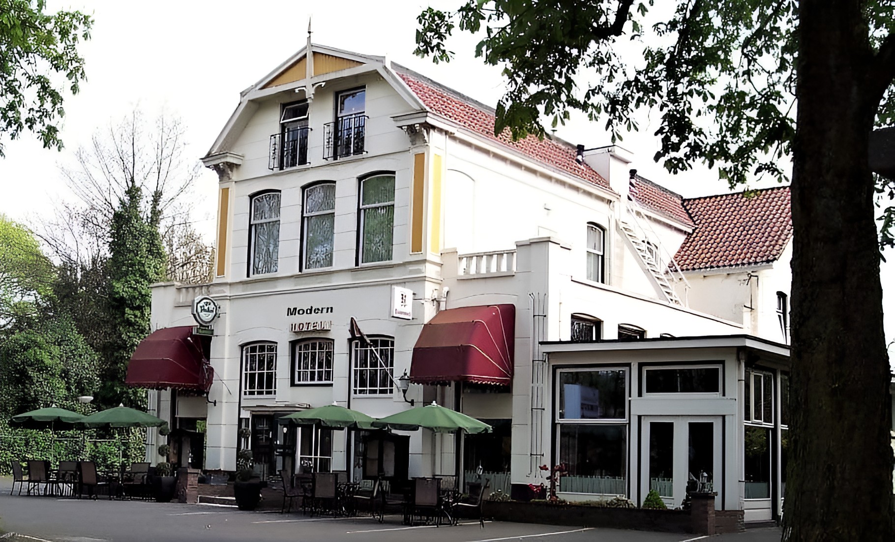 ♬ MY WORLD FELL DOWN